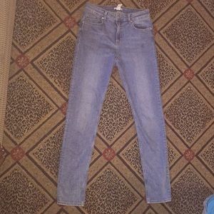 H&M light washed mom jeans size 6 only worn once